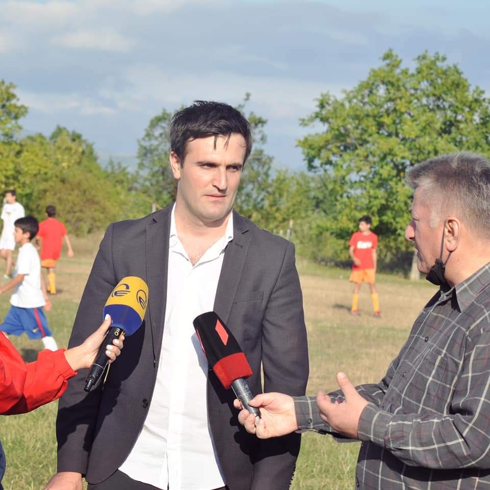 Giorgi Samkharadze dá entrevistas post-TV