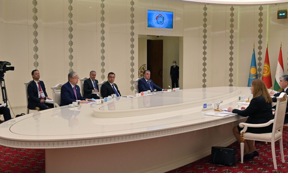 Kazahstānas prezidents tiekas ar Vidusāzijas valstu vadītājiem